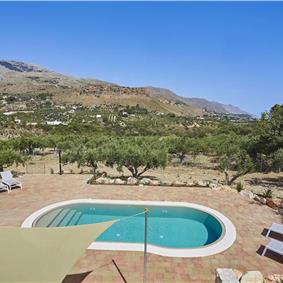 4 bedroom villa with pool, Castellammare del Golfo, sleeps 8-9